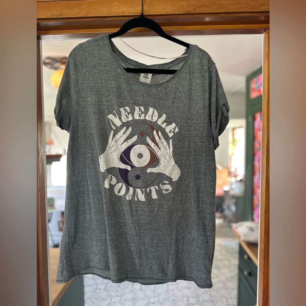 We the Free Graphic Tshirt size L